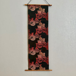 帯のタペストリー　漆黒に秋色の花器　着物リメイク インテリア　掛け軸 　和モダン　和室　Kimono 秋色 3枚目の画像