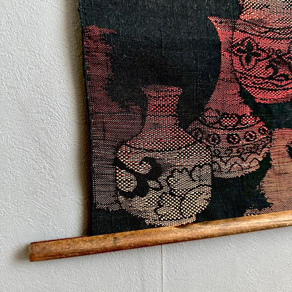 帯のタペストリー　漆黒に秋色の花器　着物リメイク インテリア　掛け軸 　和モダン　和室　Kimono 秋色 6枚目の画像