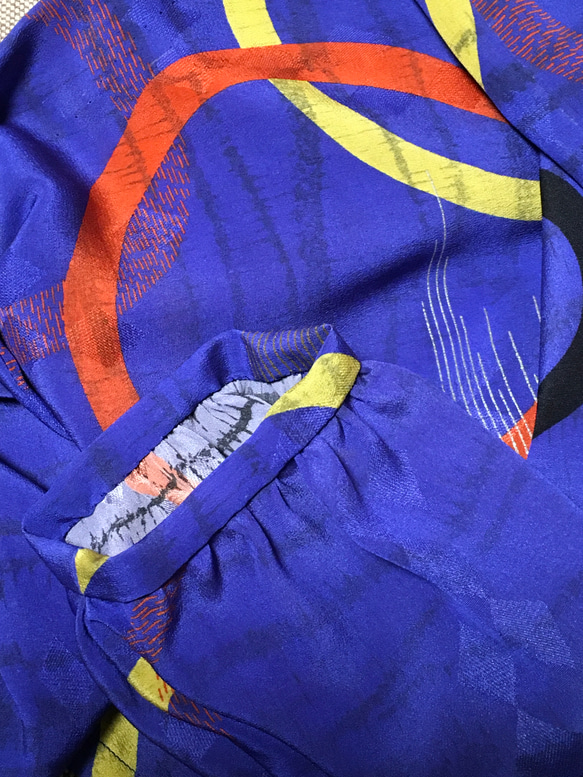 ハンドメイド一点もの　正絹着物リメイク　コバルトブルーのコクーンワンピース☆リボン紐付き 9枚目の画像