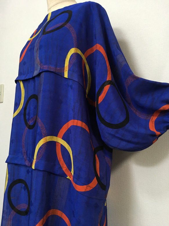 ハンドメイド一点もの　正絹着物リメイク　コバルトブルーのコクーンワンピース☆リボン紐付き 1枚目の画像