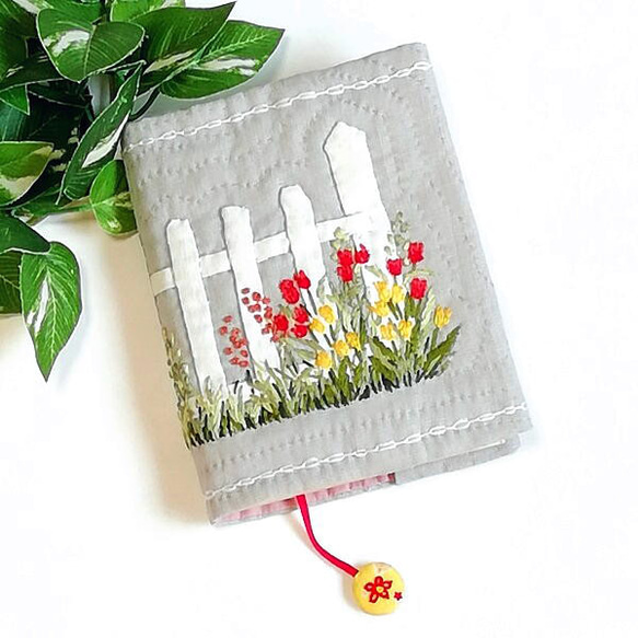 刺繍のブックカバー「垣根と花」 3枚目の画像