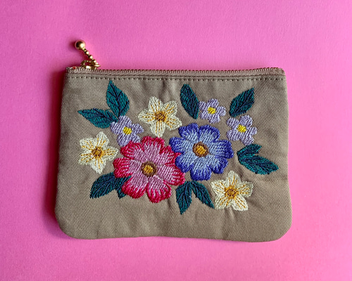ティシュケース付きポーチ ピンクとブルーの花刺繍 ポーチ AZmama 通販