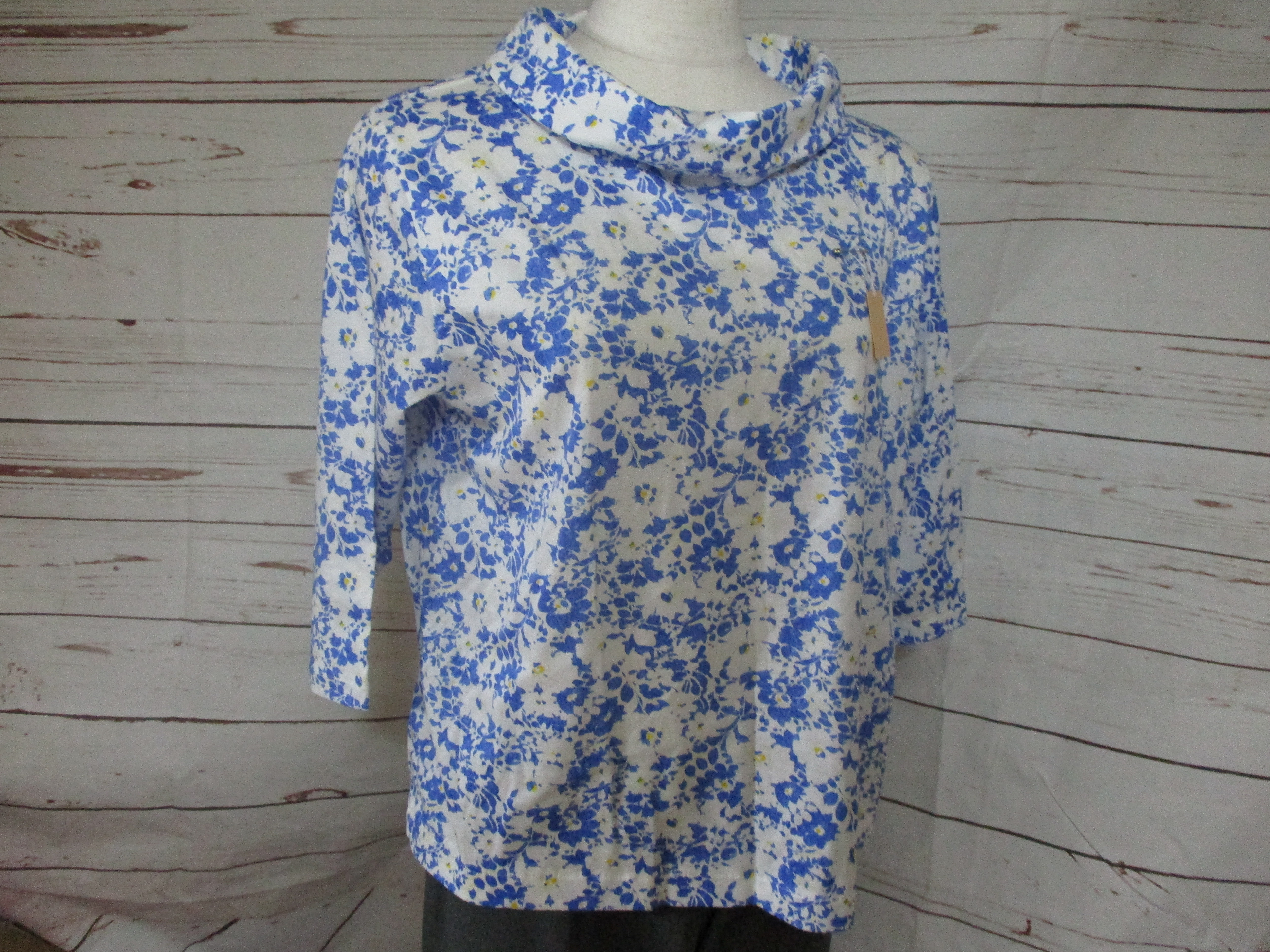 リバティ水色系・ロールカラーTシャツ