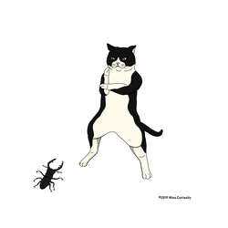 Tシャツ　白黒猫とクワガタB　白系 2枚目の画像