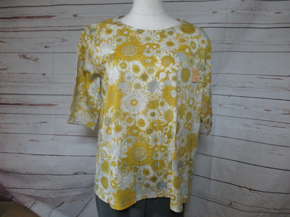 リバティプリント　黄色スモールスザンナTシャツ 1枚目の画像