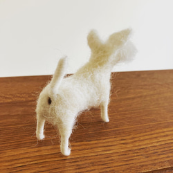 羊毛フェルト犬 ミニチュアシュナウザー 白シュナ ハンドメイド置物 7枚目の画像