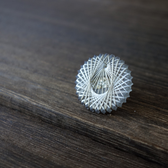 糸まき手鞠の帯留め －冬－ 寒空 5枚目の画像