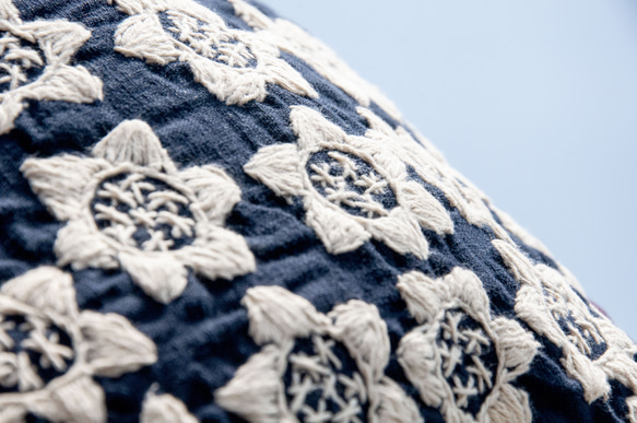手縫いコットンサイドバッグ刺繍クラッチバッグ手刺繍ショルダーバッグ手縫い藍染バッグひまわりの花クリスマス交換ギフトバレンタインデ 2枚目の画像