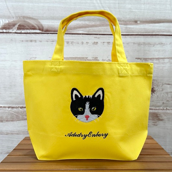 【特別セール限定】【送料無料】白黒猫の顔刺繍のキャンバスミニトートバッグ 1枚目の画像