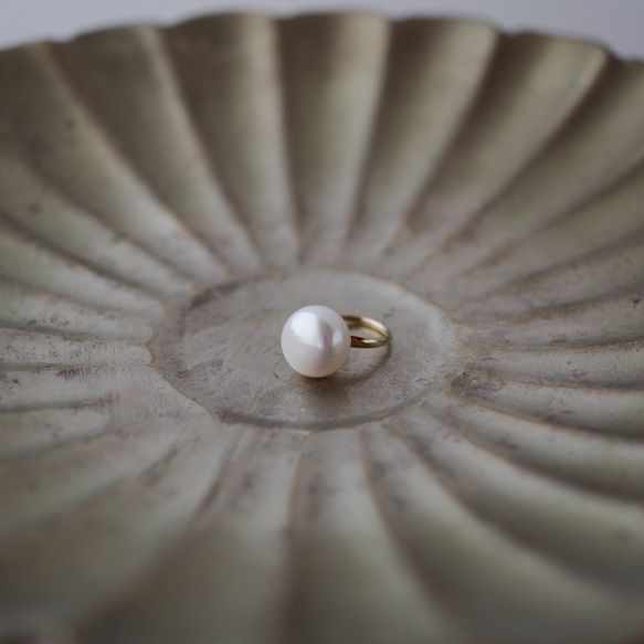 滿月單顆珍珠耳骨夾【Creema 限定！一顆寶石是有原因的] 第3張的照片