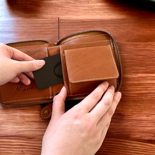 SLOW/ラウンドファスナー2つ折り財布/ブラック ちょっと大きめ 本革