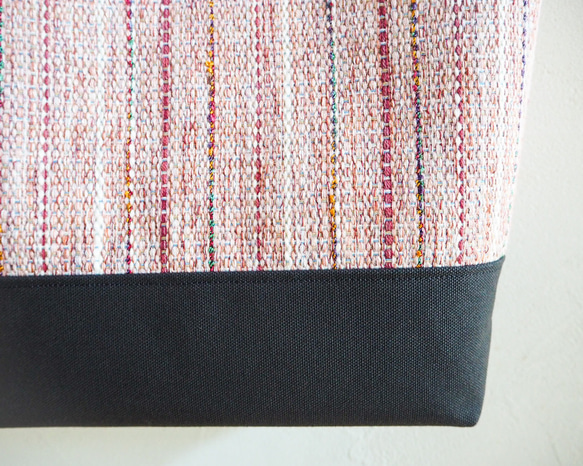 ミックスツイード調手織り布のスクエアトート（ピンク） 4枚目の画像