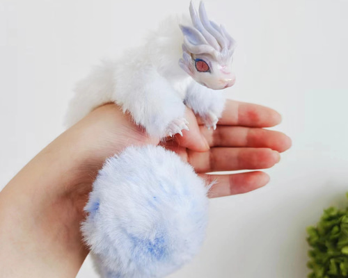 ドラゴン型ぬいぐるみ 水色 楽天市場】ドラゴン ぬいぐるみ 飛竜 ふわふわ 背当て 虹色 多彩