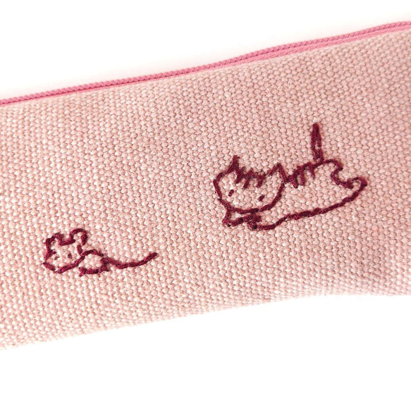 ねこ&さかな刺繍 パクっと開く ミニL字型ファスナーポケット2つポーチ サニタリー ネコ 猫 にゃんこ*ピンクベージュ 3枚目の画像