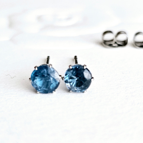 深海ブルー 涼しげ ロンドンブルートパーズ 天然石 一粒ピアス カレンシルバー 深海ブルー 涼しげ ロンドンブルートパーズ 天然石 一粒ピアス カレン