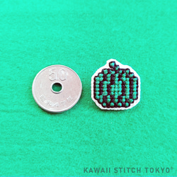 すいか【ブローチ】バッチ バッジ スイカ 夏 果物 野菜 食べ物 刺繍 かわいい クロスステッチ ポップ オーダーメイド 2枚目の画像