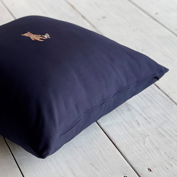 8くま  Cushion cover / navy （クッションカバー） 4枚目の画像