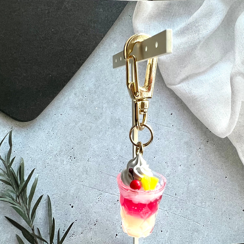 ハッチ　カルコーク　クリームソーダ　キーホルダー 缶バッジ　セット Amazon.co.jp: 缶バッジカバー キーホルダー付き ホログラム 10