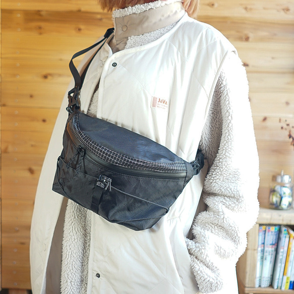 黑色【Hiker Naname Bag，M】/登山、防水、輕量、露營、戶外、屍包、slowhike、黑色 第4張的照片