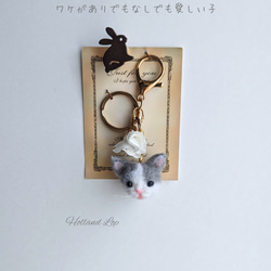 《送料無料》ワケありな逸品【ホワイト＆ブルー猫キーホルダー】Creema限定販売 1枚目の画像