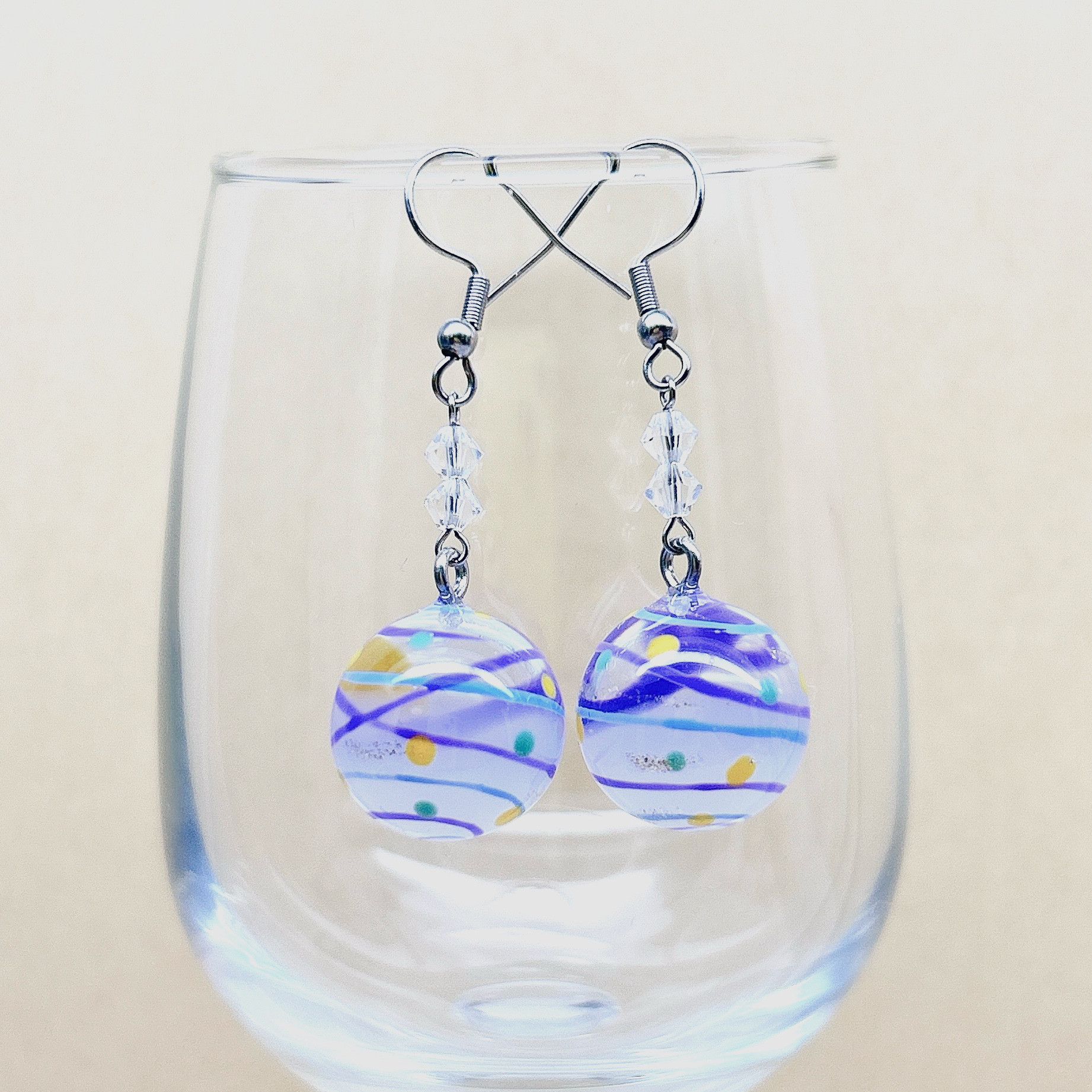 B もこっと♡白にゃんこ しっぽゆらゆら♡ピアス/イヤリング 