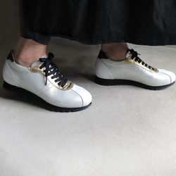 特色 [Simple x Leopard] 經典設計和高品質真皮！ EMA運動鞋/珍珠白x金色 第6張的照片