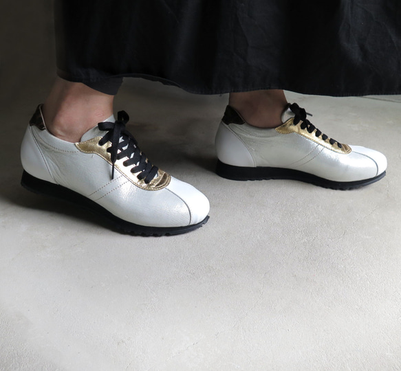 特色 [Simple x Leopard] 經典設計和高品質真皮！ EMA運動鞋/珍珠白x金色 第6張的照片
