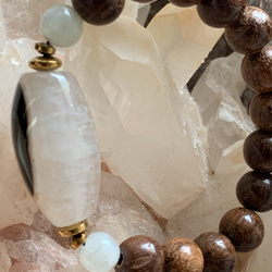 パワーの塊　水晶含有 チベット羊眼天珠とベトナム産沈香木珠のブレスレット 5枚目の画像