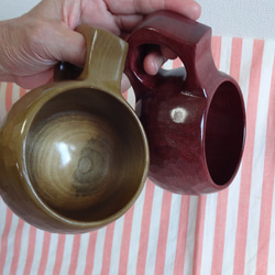 　パープルとグリーンの一木彫りペアコーヒーカップ 4枚目の画像