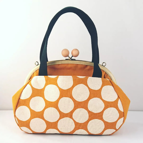 たっぷり入る！がま口バッグ  mustard×polka dots 1枚目の画像