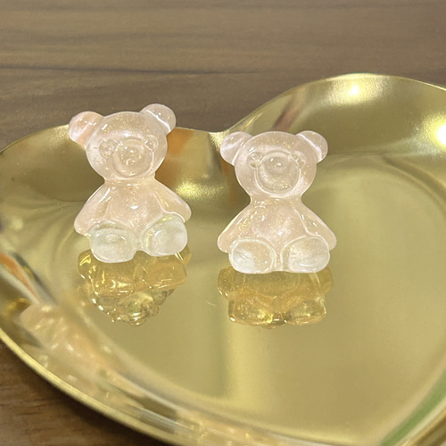 レジンのくまちゃんピアス ピアス（スタッド・一粒） 朔夜 通販 