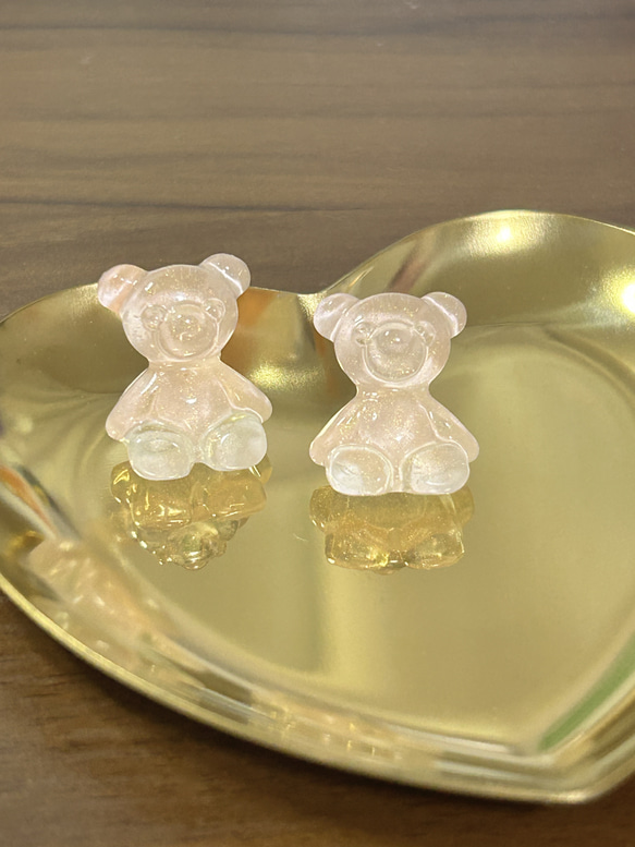 レジンのくまちゃんピアス ピアス（スタッド・一粒） 朔夜 通販 