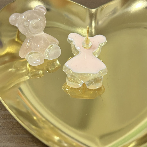 レジンのくまちゃんピアス ピアス（スタッド・一粒） 朔夜 通販 