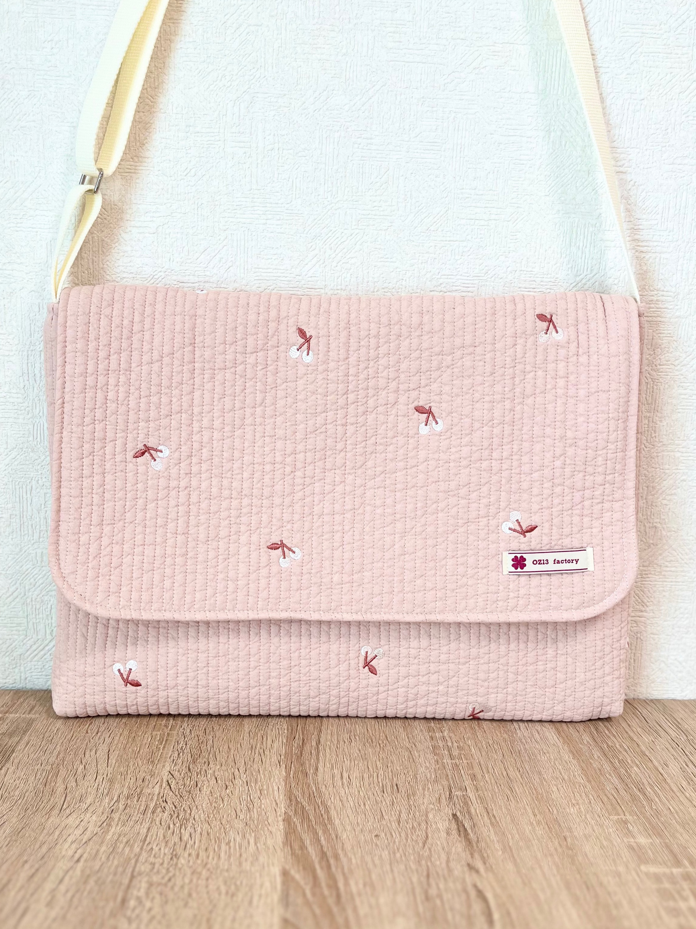 ＊1点限定＊ 図書袋　ヌビ・チェリー刺繍/ベージュピンク