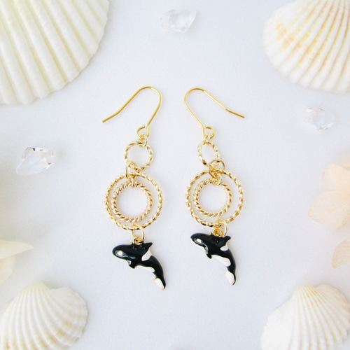 シャチの耳飾り アレルギー対応可 イヤリング 樹脂ノンホール