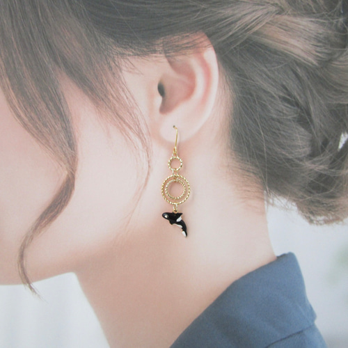 耳飾り シャチの耳飾り アレルギー対応可 イヤリング 樹脂ノンホール