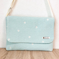 巾着袋　哺乳瓶ケース　お着替え袋　ヌビ　マーガレット刺繍　ハート刺繍 巾着袋哺乳瓶ケースお着替え袋ヌビマーガレット刺繍ハート刺繍