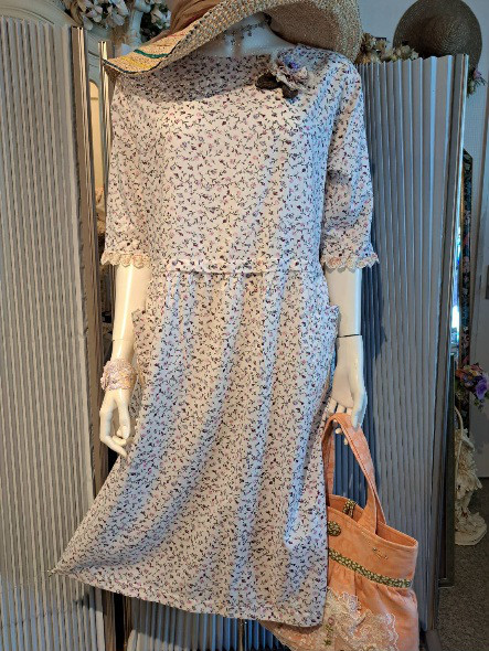 ♥オリジナルブランドPRETTYBA-BA・小花プリントワンピース（フリーサイズ）ブローチプレゼント(^^♪