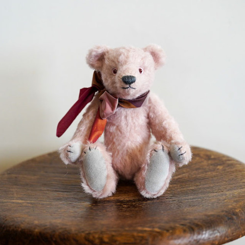 テディベア　9cm ピンク　ハンドメイド　アーティストベア　オリジナルベア 🧸新作ぬいぐるみ販売のお知らせ🧸 ピンクのふわふわくるくるの生地が