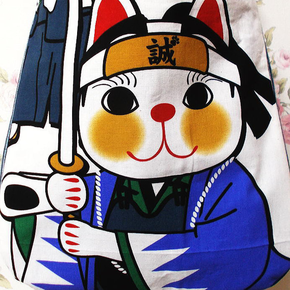 和柄丸みショルダーバッグ 猫侍 新選組 まねき猫 ななめ掛けバッグ 5枚目の画像