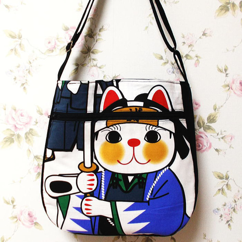 侍猫 一閑張り バッグ かごバッグ ハンドバッグ 和猫 和柄 武士 少し小さめ 和柄丸みショルダーバッグ 猫侍 新選組 誠 猫武士 ファスナー