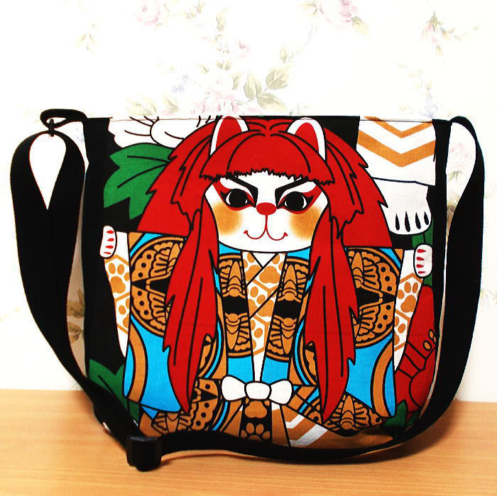 虹猫本舗 斜め掛けファスナーショルダーバック　