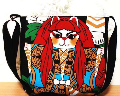 掛け軸　獅子舞　共箱付き。。。 送料無料】 8号立獅子・盛（九谷焼 lion 魔除け 避邪 置物 幸運