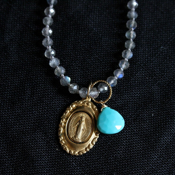 ラブラドライトとチャームネックレス｜Labradorite charm necklace 4枚目の画像