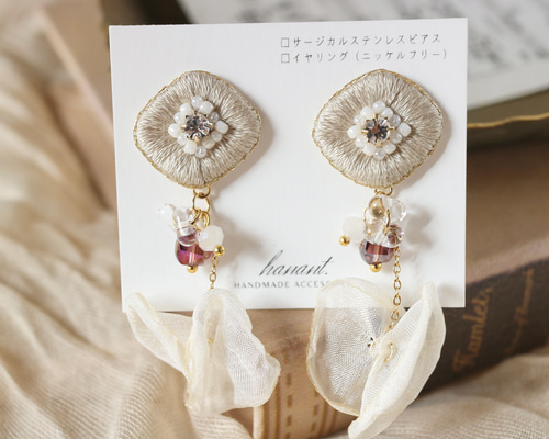 シフォン揺れるビーズ刺繍ピアス・イヤリング・ノンホール（アイボリー 