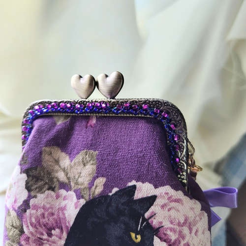 ツンデレ黒猫ちゃん（紫）☆がま口 ポーチ 眼鏡OK☆タバコケース等  