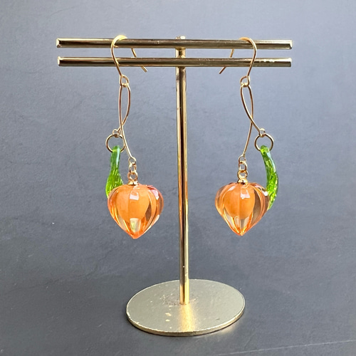 レジンで作った小さな鬼灯のピアス イヤリング ピアス（フック 