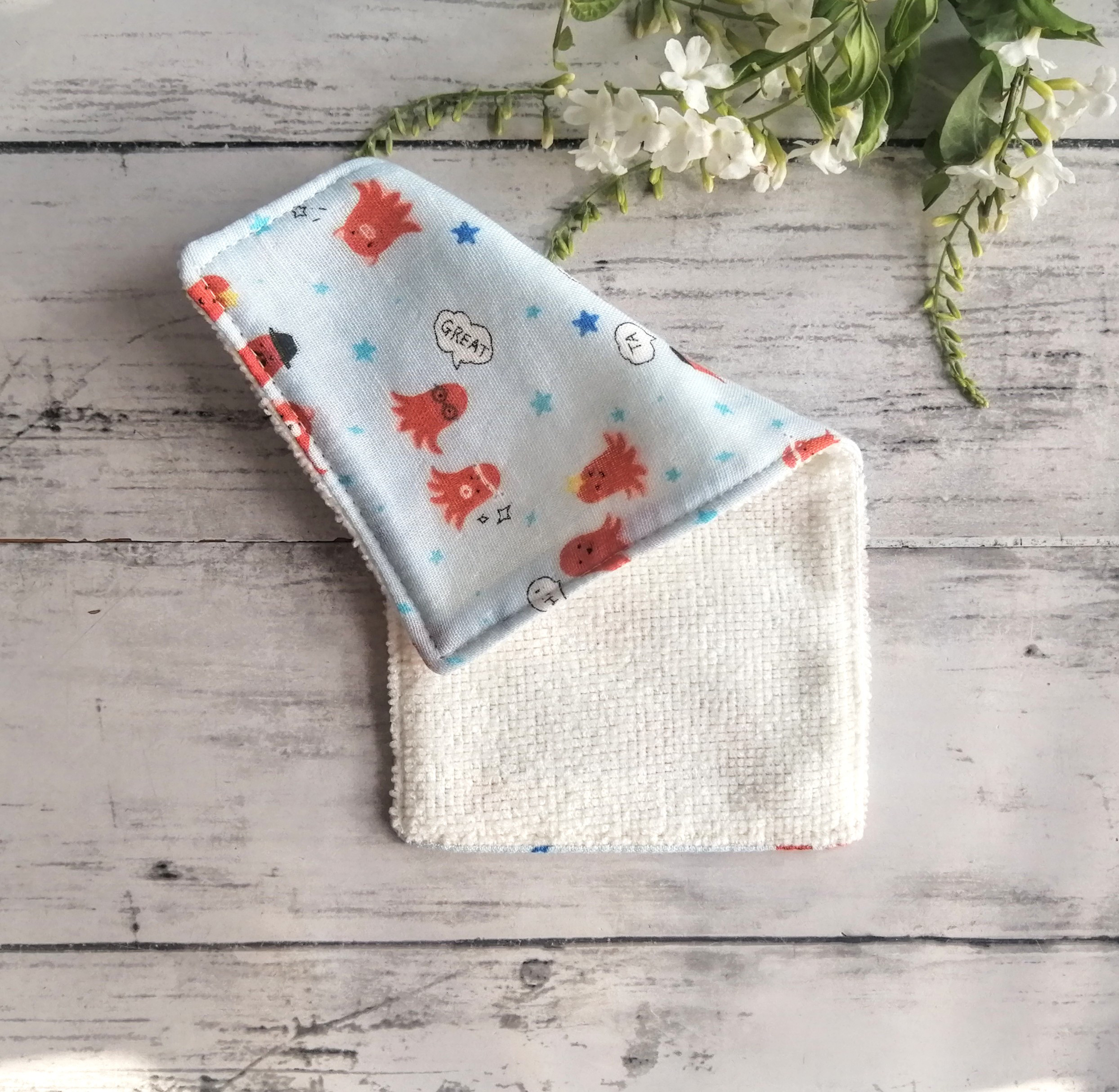 8重ガーゼ　ハーフハンカチ　花&蝶々 8重ガーゼ ハーフハンカチ 花&蝶々 Alpha-k - タコとイカ ガーゼ