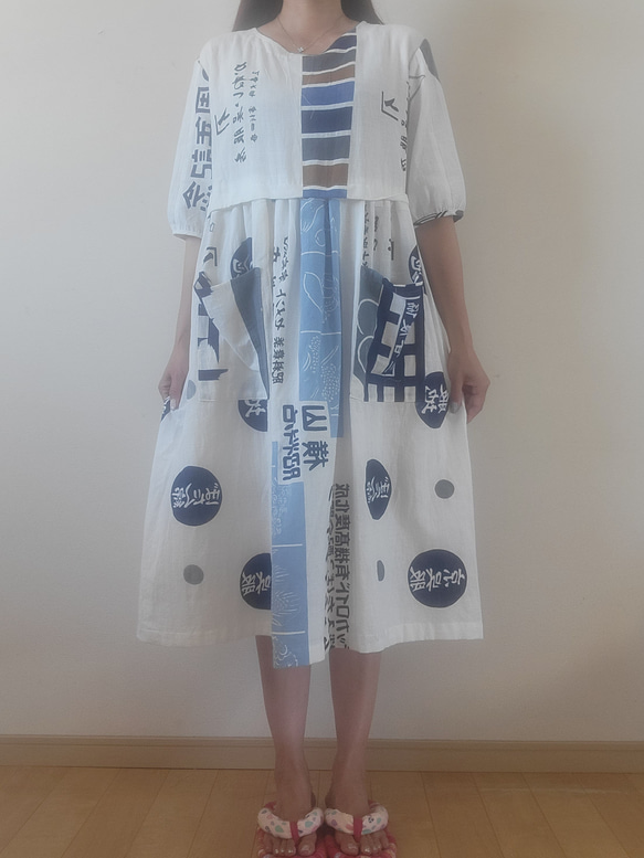 917 エプロン　椿　手ぬぐい　手拭い　リメイク　ハンドメイド　古布 1071 胸当て付エプロン お花 手ぬぐい 手拭い リメイク