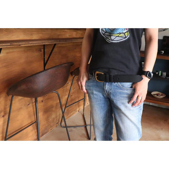 【ブライドルレザー】真鍮バックル 本革ベルト ／ マットブラック 一枚革 11枚目の画像